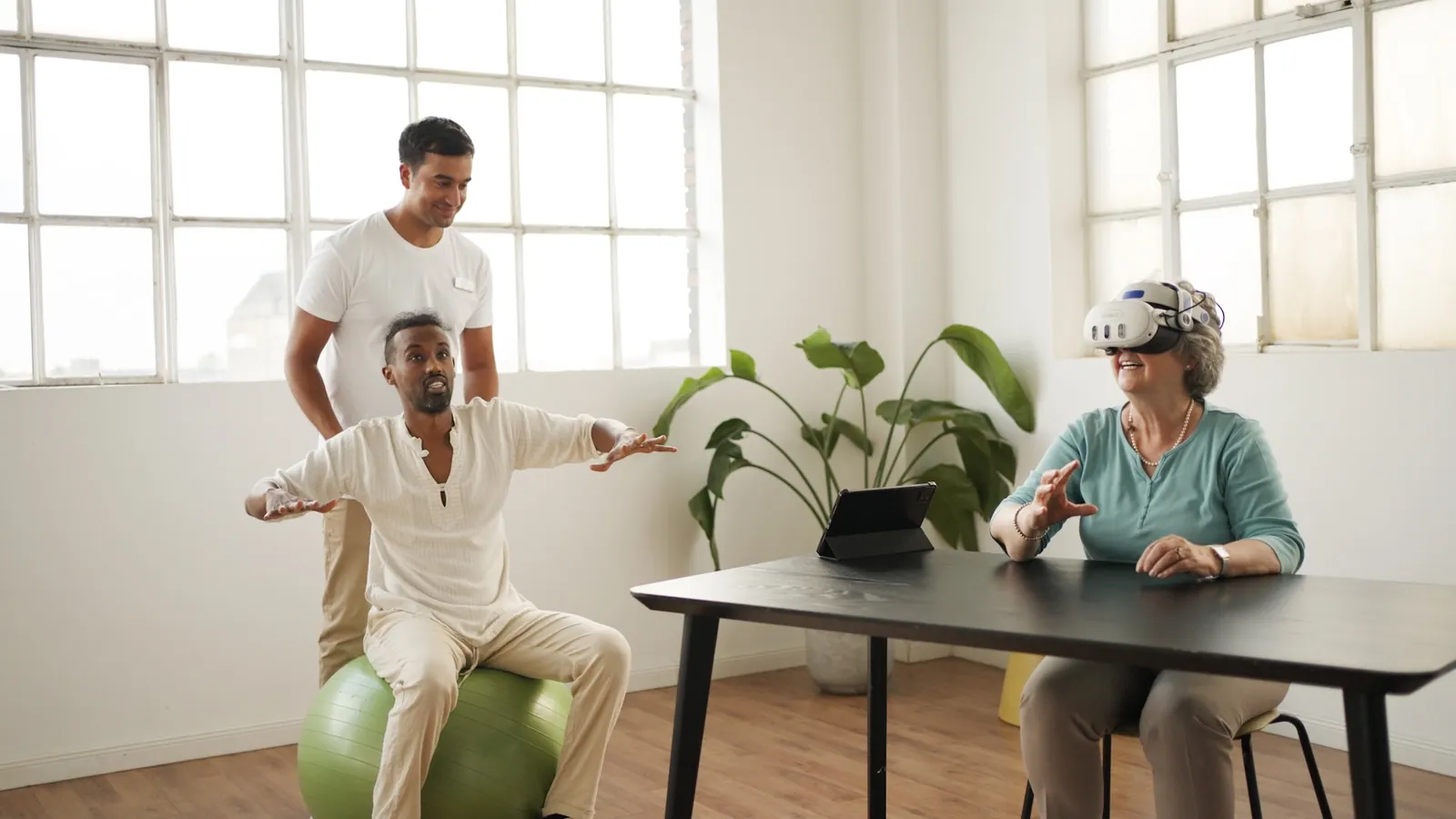 A therapist supervising two patients during CUREO VR therapy